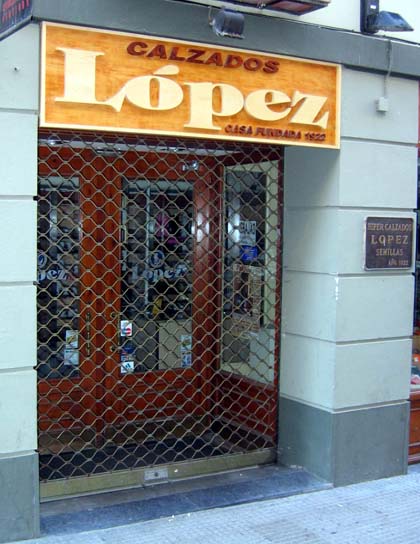 Hiper Calzados López. Barrio Húmedo